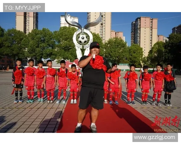 中国足球新星崛起 各大球员闪耀国际赛场 展望未来发展潜力与挑战